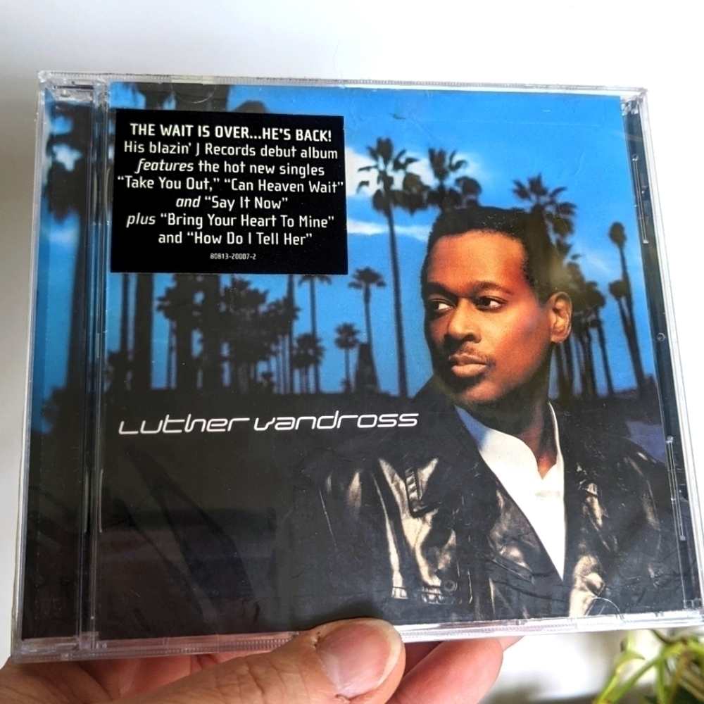 𝅺VINTAGE Sealed Luther Vandross